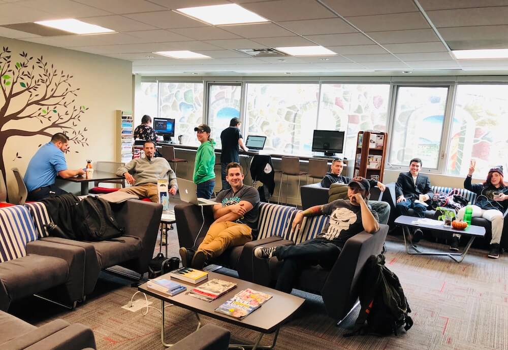 students hanging out in the Veteran Center's lounge